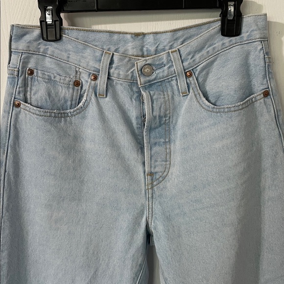 Levi's 501 Skinny Premium Light Wash Button Fly Straight Leg Distressed Denim 28 - Picture 4 of 13